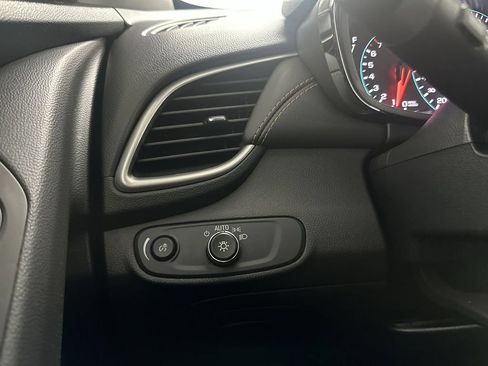 Used 2019 Chevrolet Trax LT w/ LT Convenience Package AWD/4WD image 40