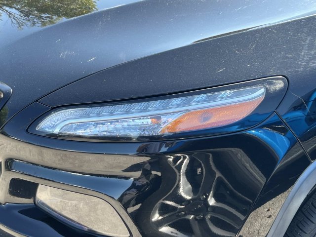 Used 2017 Jeep Cherokee Sport FWD image 6