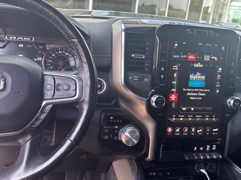Used 2019 RAM 1500 Laramie AWD/4WD image 7