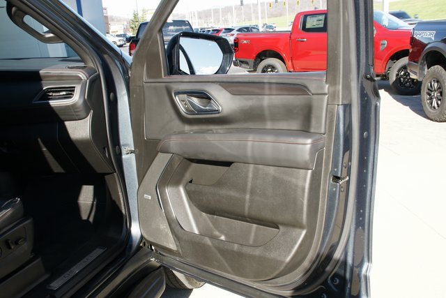 Used 2022 Chevrolet Suburban RST w/ Sport Performance Package AWD/4WD image 38