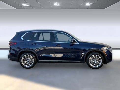New 2026 BMW X5 xDrive50e image 7