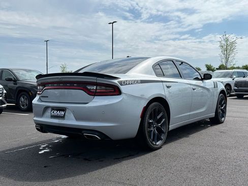 Used 2019 Dodge Charger SXT w/ Blacktop Package RWD image 5
