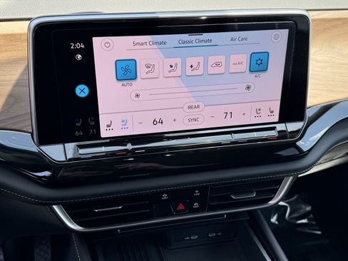 Certified 2025 Volkswagen Atlas SE FWD image 27