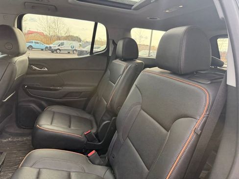 Used 2023 GMC Acadia AT4 w/ Technology Package image 9