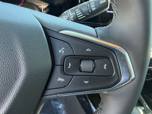Used 2025 Chevrolet Trax LT w/ LT Convenience Package image 23