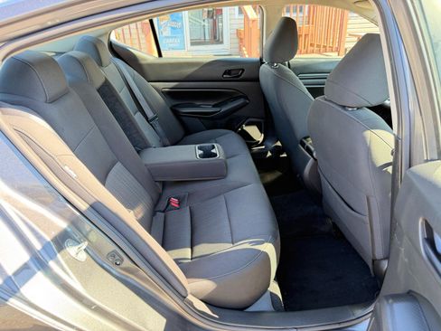 Used 2024 Nissan Altima 2.5 SV FWD image 35