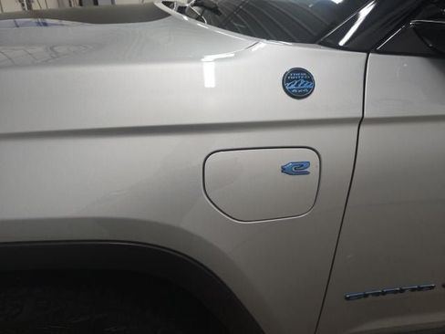 Used 2022 Jeep Grand Cherokee Trailhawk AWD/4WD image 21