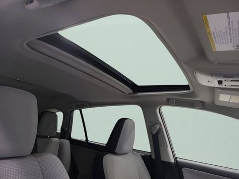 Used 2018 Toyota RAV4 XLE AWD/4WD image 13