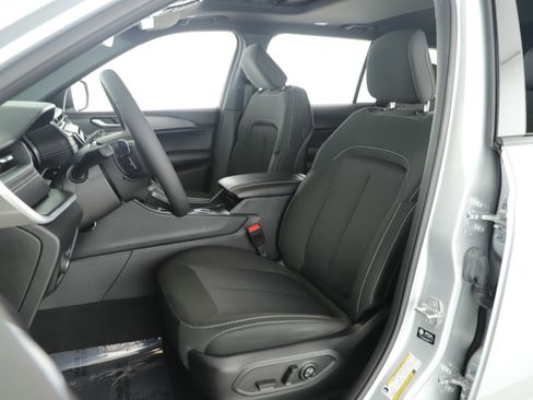 Used 2025 Jeep Grand Cherokee L Laredo w/ Luxury Tech Group I image 11