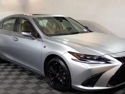 Certified 2023 Lexus ES 250 w/ Accessory Package (Z2)