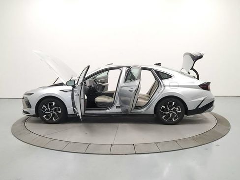 Used 2025 Hyundai Sonata SEL FWD image 13