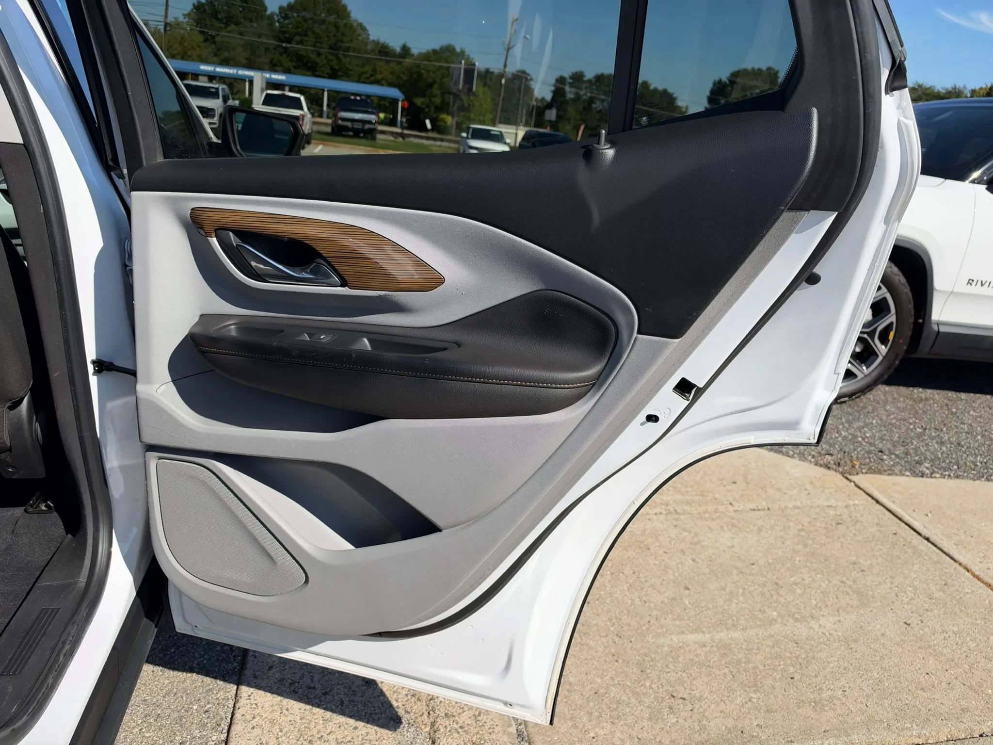 Used 2020 GMC Terrain SLE w/ Driver Convenience Package FWD image 13