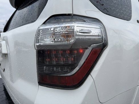 Used 2016 Toyota 4Runner SR5 image 6