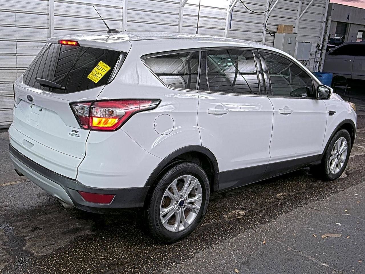 Used 2017 Ford Escape SE AWD/4WD image 3