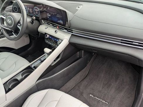 Certified 2025 Hyundai Elantra Limited image 21