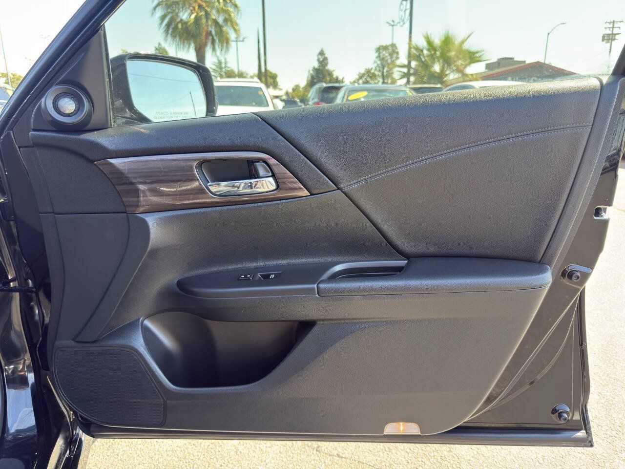 Used 2017 Honda Accord Touring image 14