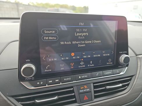 Used 2025 Nissan Altima 2.5 SV FWD image 25