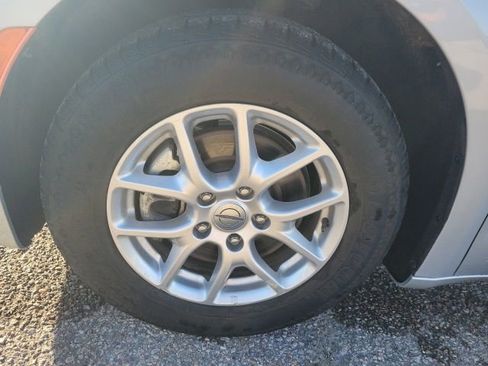 Used 2023 Chrysler Voyager LX image 26