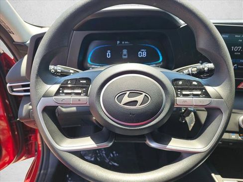 Used 2025 Hyundai Elantra SE FWD image 12