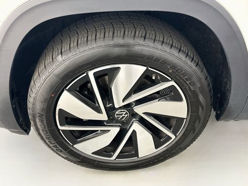 Used 2025 Volkswagen Atlas SE AWD/4WD image 11