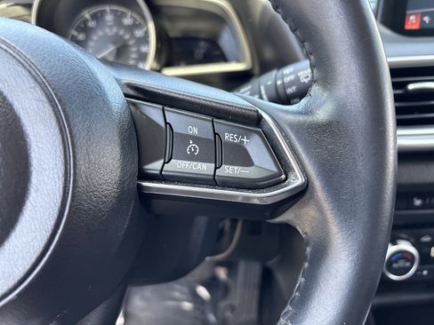 Used 2018 MAZDA MAZDA3 Touring FWD image 27