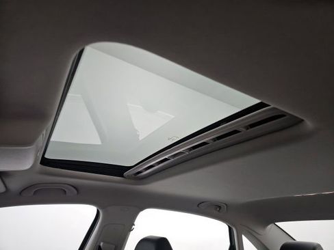 Used 2017 Volkswagen Passat 1.8T SEL Premium image 29