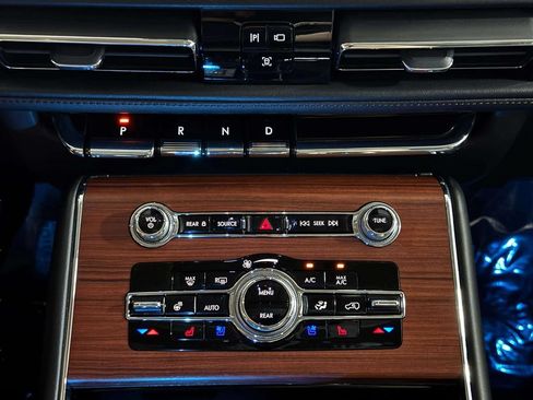 Certified 2024 Lincoln Aviator Reserve w/ Equipment Group 201A AWD/4WD image 7