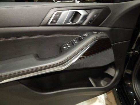 Used 2021 BMW X5 xDrive40i w/ M Sport Package image 13