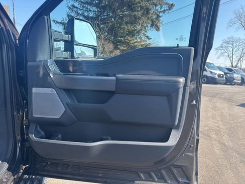 Certified 2024 Ford F250 Lariat w/ Tremor Off-Road Package image 32