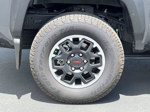 Used 2025 Toyota Tacoma TRD Off-Road AWD/4WD image 15