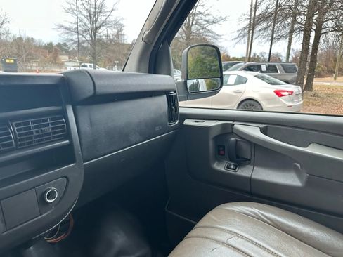 Used 2015 Chevrolet Express 2500 Extended image 30