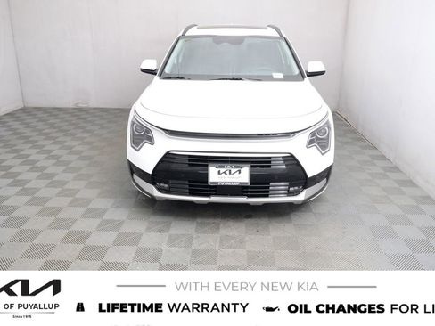 New 2026 Kia Niro FWD image 2