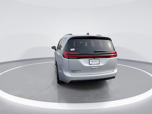 New 2026 Chrysler Pacifica Select w/ S Appearance Package FWD image 7