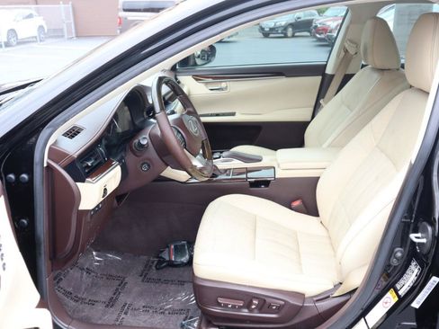 Used 2016 Lexus ES 350 w/ Luxury Package w/Wood Trim FWD image 17