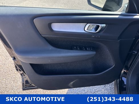 Used 2020 Volvo XC40 T5 Momentum image 11