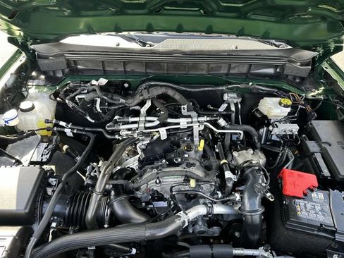Used 2025 Ford Bronco Badlands AWD/4WD image 19