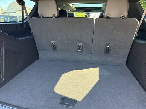 Used 2021 Chevrolet Suburban High Country AWD/4WD image 11