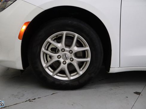 Used 2024 Chrysler Voyager LX image 12