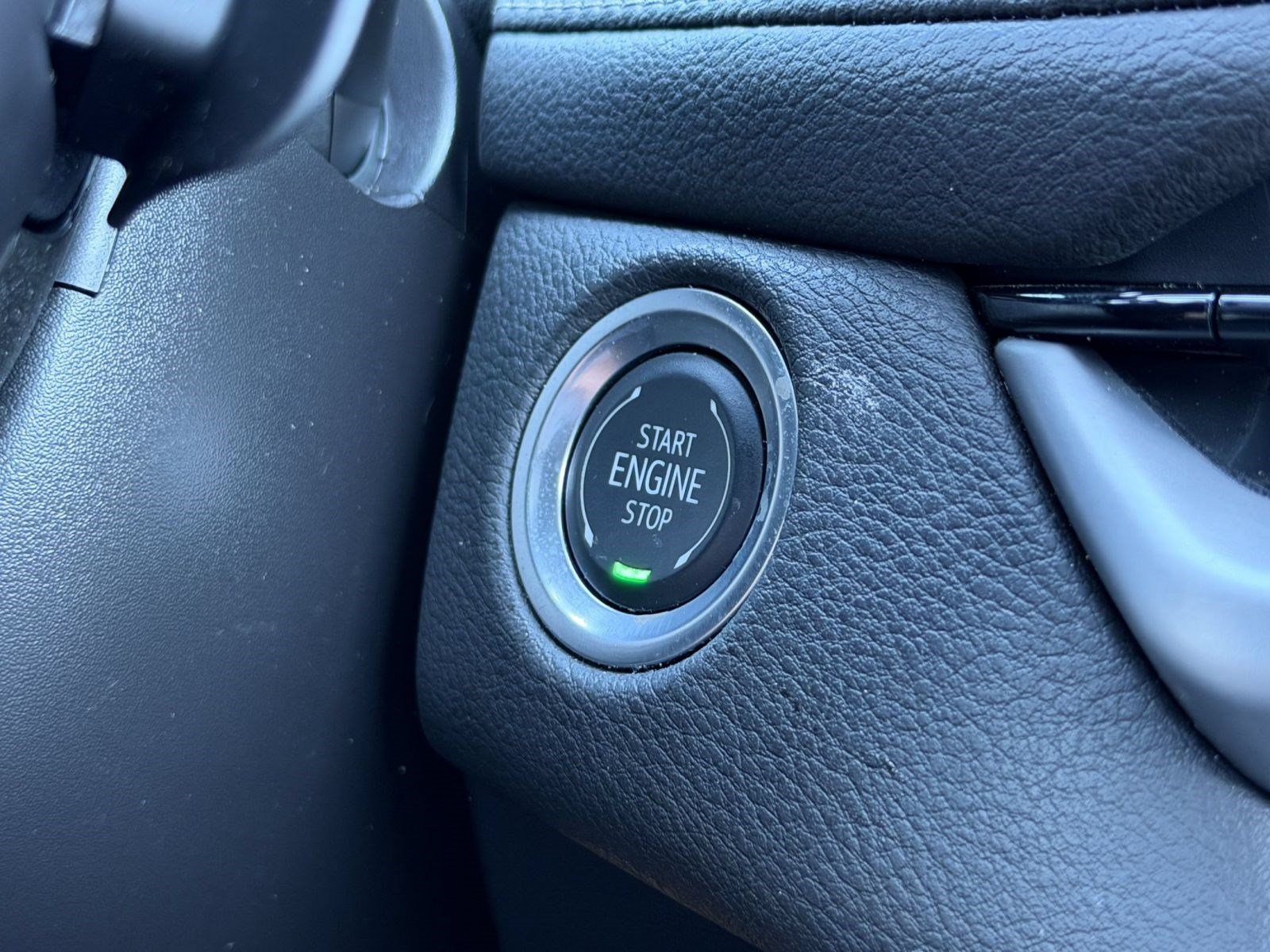 Used 2025 Cadillac XT4 Premium Luxury FWD image 17