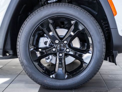 New 2025 Jeep Grand Cherokee Limited w/ Luxury Tech Group II image 18