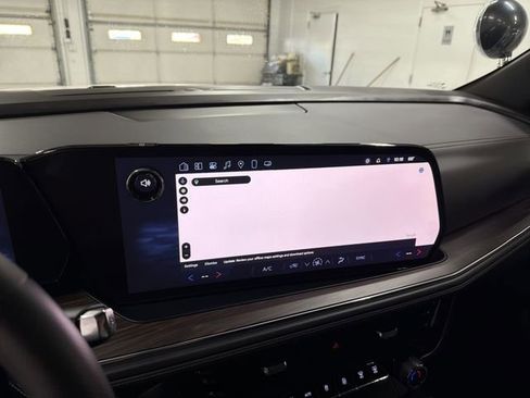 Certified 2025 Chevrolet Tahoe 4WD image 24