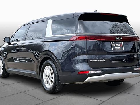 Used 2022 Kia Carnival LX image 11