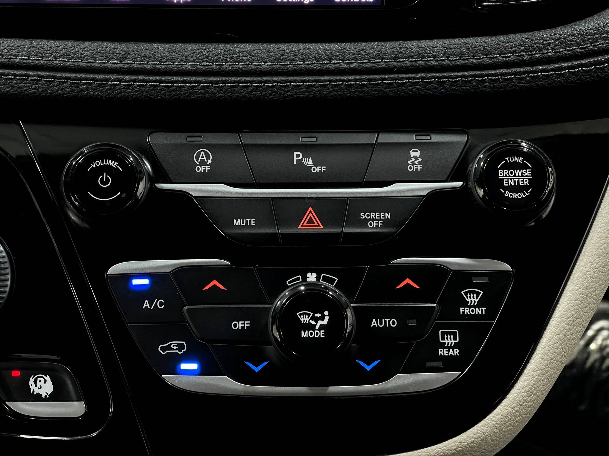 Used 2020 Chrysler Pacifica Limited FWD image 24