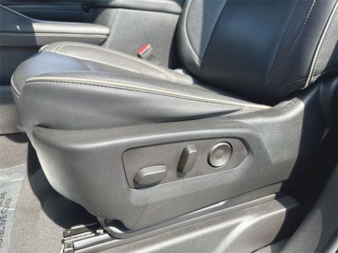 Used 2023 GMC Yukon SLT image 12