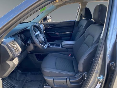 Used 2025 Nissan Pathfinder S w/ Cargo Package FWD image 9