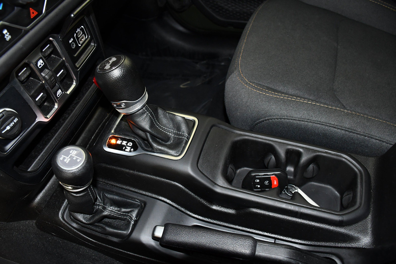 Used 2024 Jeep Wrangler Unlimited Sahara AWD/4WD image 32