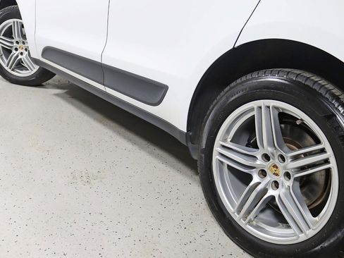 Used 2017 Porsche Macan image 11