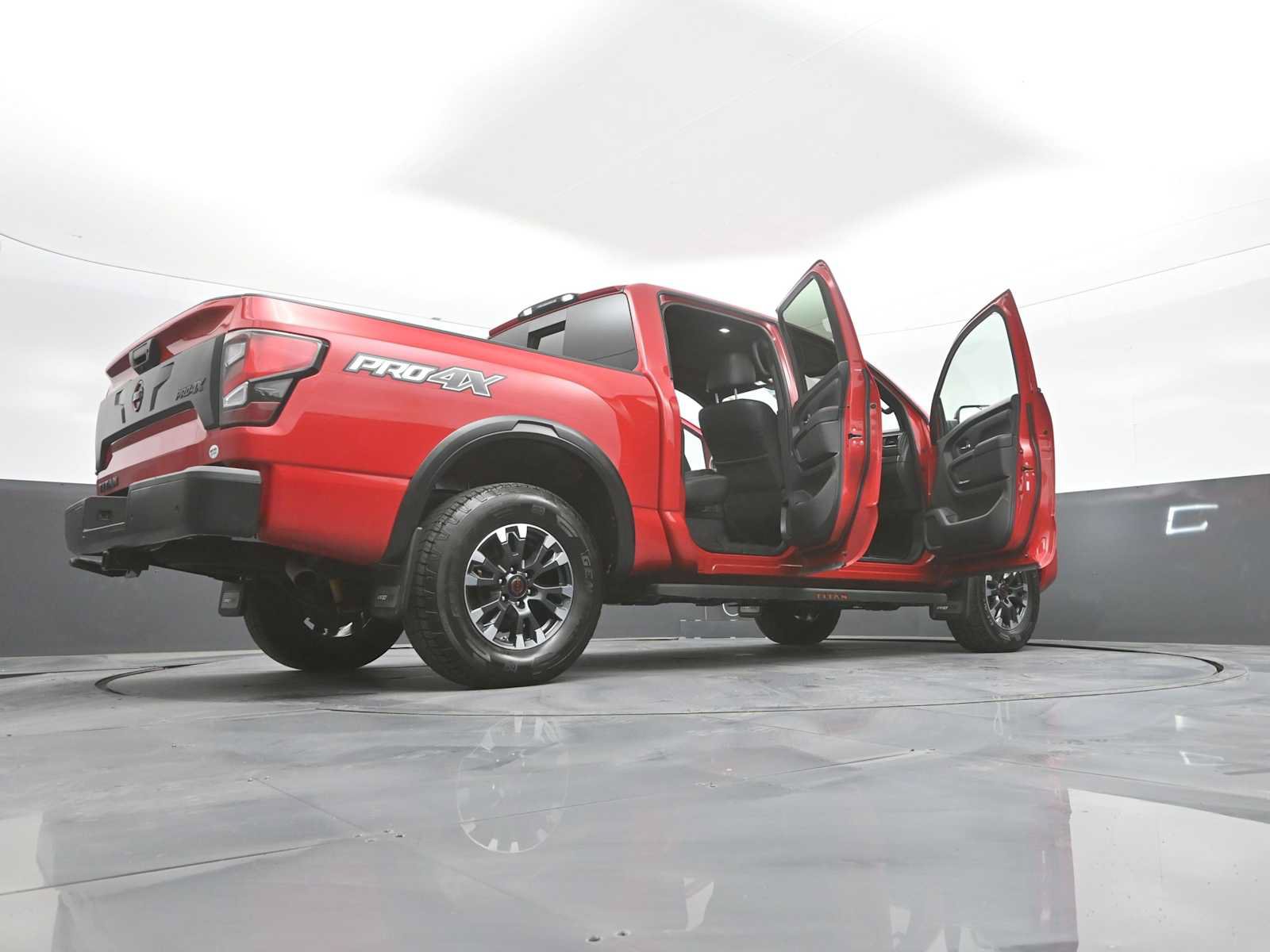 Used 2024 Nissan Titan PRO-4X w/ Pro-4x Convenience Package AWD/4WD image 33