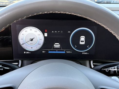 Used 2025 Hyundai Elantra SEL FWD image 31