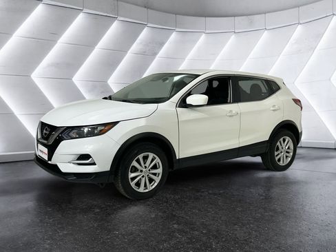 Used 2020 Nissan Rogue Sport S image 3
